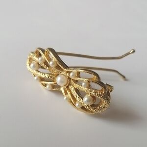🔴2/$35🔴Vintage Hair Barrette Bow Faux Pearls White Goldtone